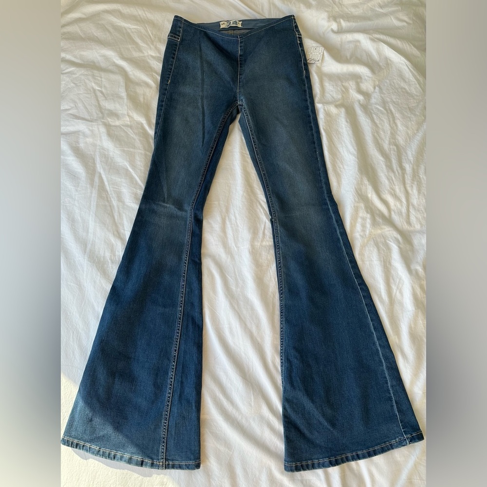 NWT Free People Penny Pull-On Flare Jeans • Size 24 Regular